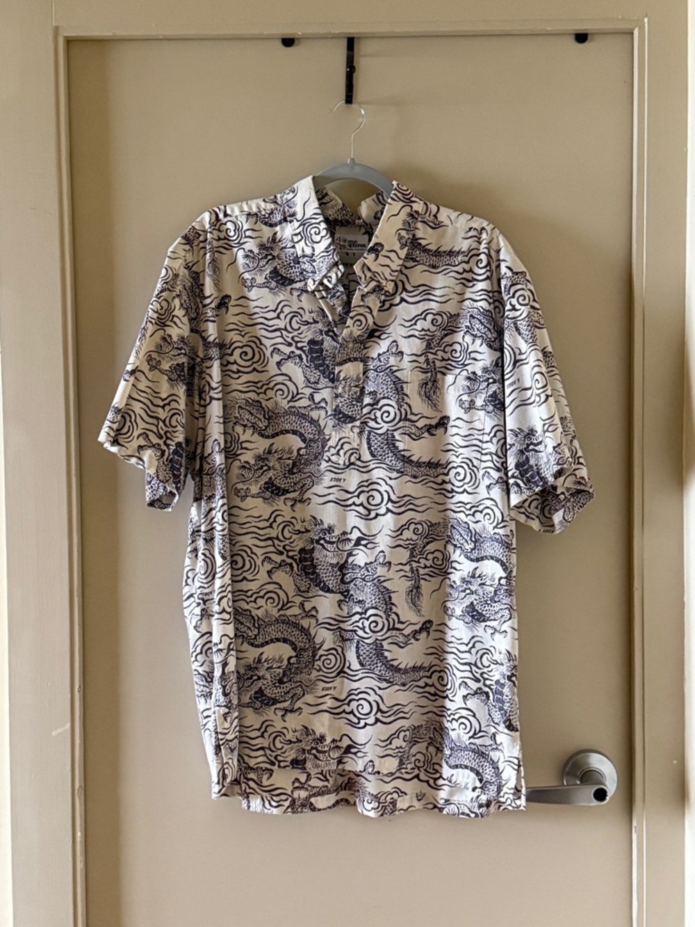 Reyn Spooner White and Navy Dragon Print Short-Sleeve Shirt Button Down Colar